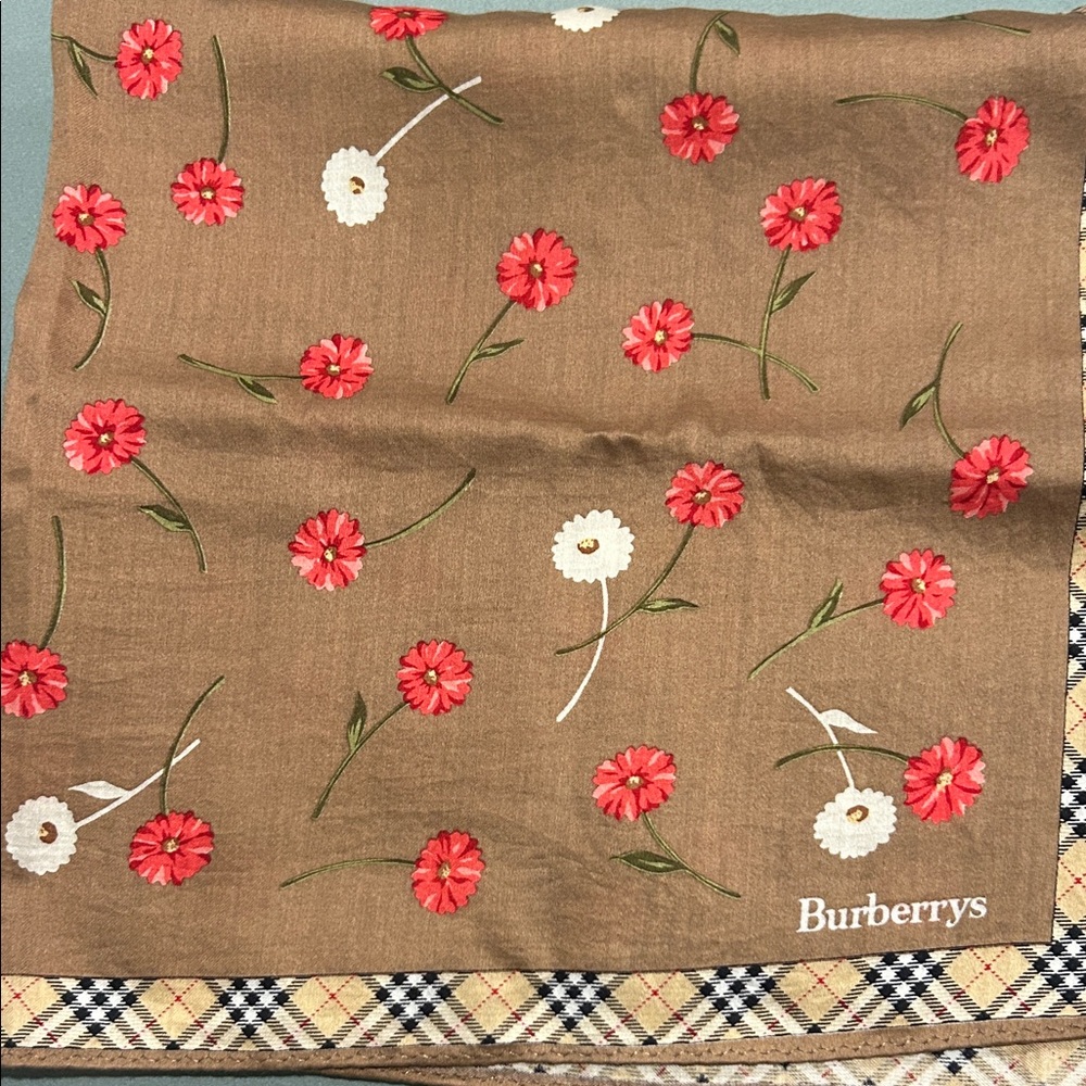 Burberrys VINTAGE RARE handkerchief. pocket square. *Prestine condition. - Picture 2 of 6